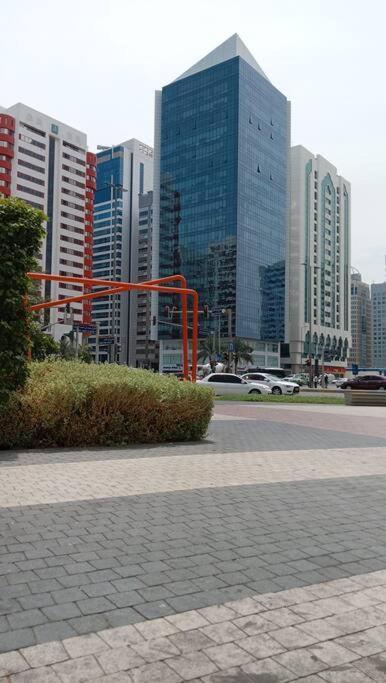 Single Room Near "World Trade Centre&Beach" Abudhabi Abu Dhabi Eksteriør bilde